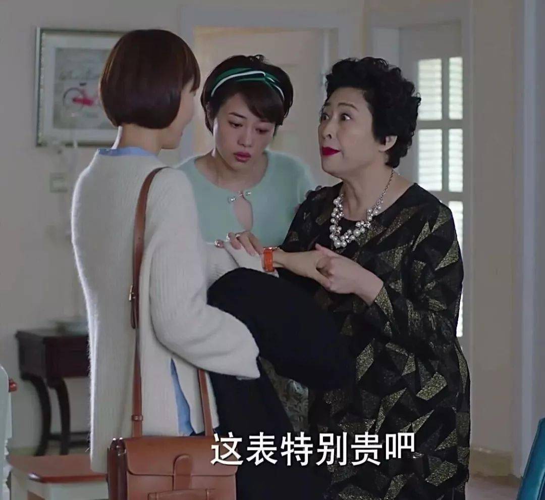 变革|戴安娜王妃的一张照片，竟引发时尚变革，高级的女人都少不了它！