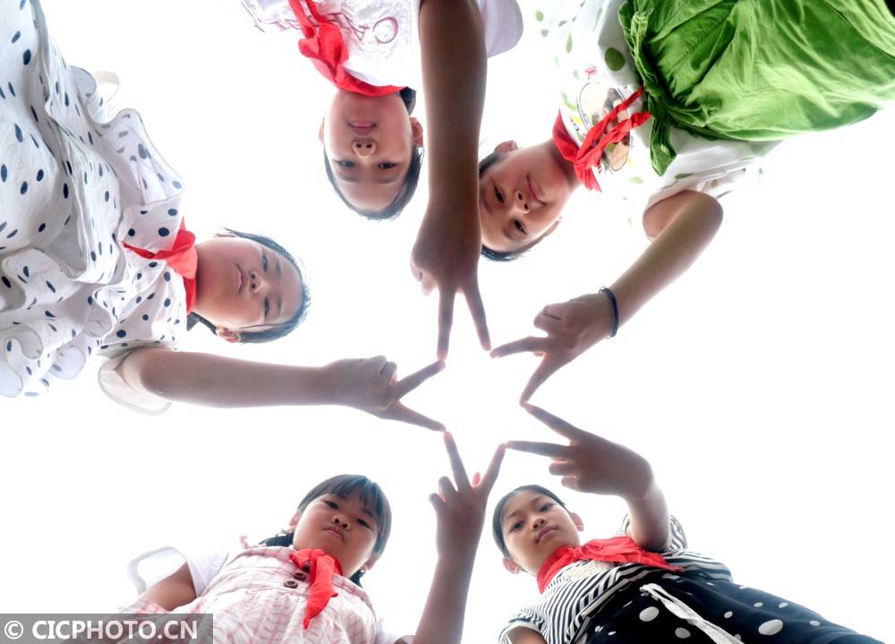 涟源|湖南涟源：小学生创意毕业照 定格童年美好时光