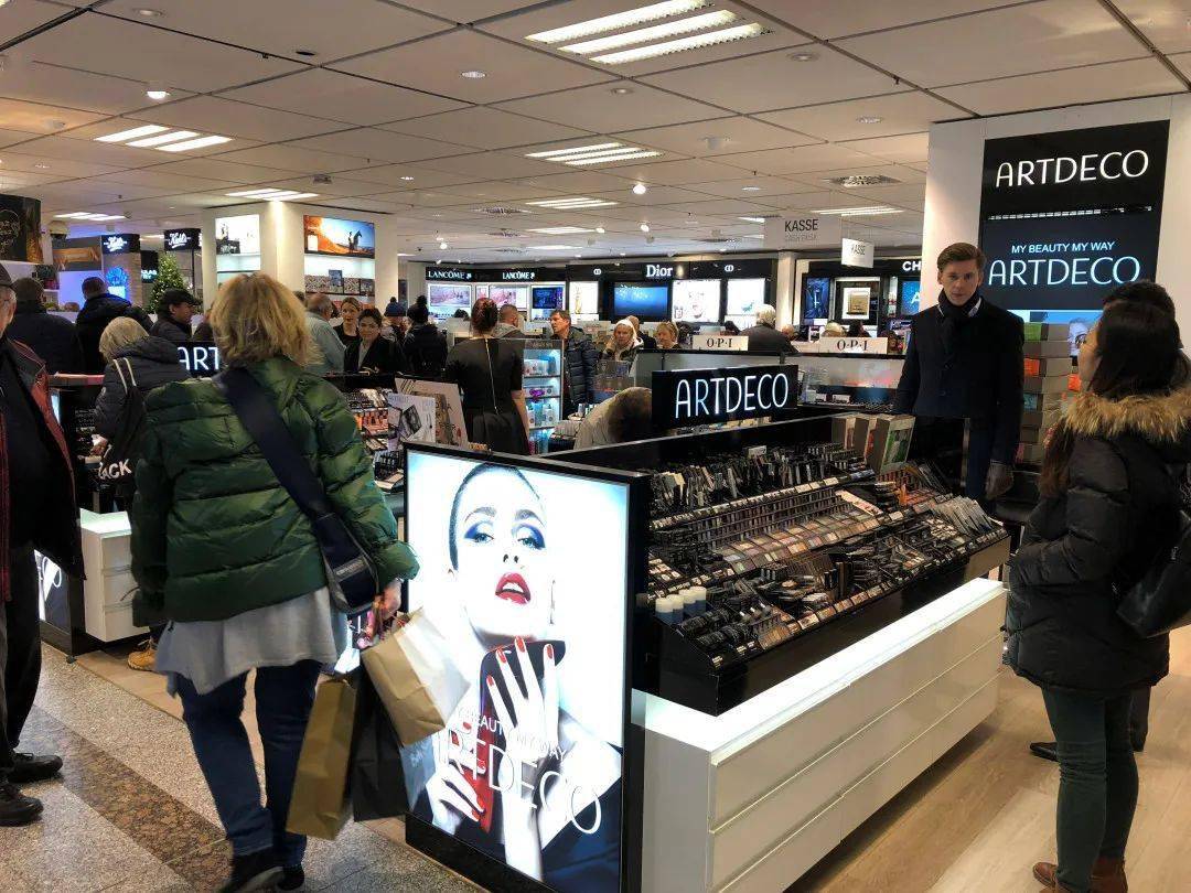 夏日|黄晓明狂流汗不脱妆，杨超越的“落泪女团妆”上热搜！一线女星背后百万化妆师的夏日最强无暇底妆教程送上！