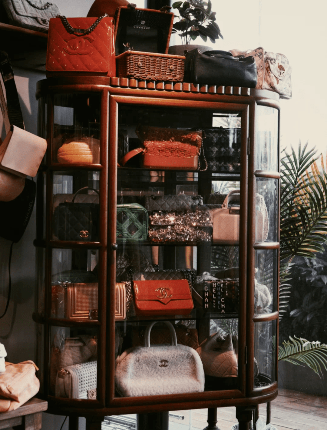 photo|时髦精必备！打卡魔都『Vintage中古店』，奢侈大牌超低价！随意买！