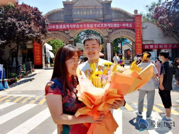 烟台|终于考完了！烟台考场外这一幕看着看着就忍不住了……