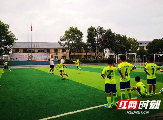 邵阳|邵阳：这所小学足球玩得溜 成就农村孩子快乐人生