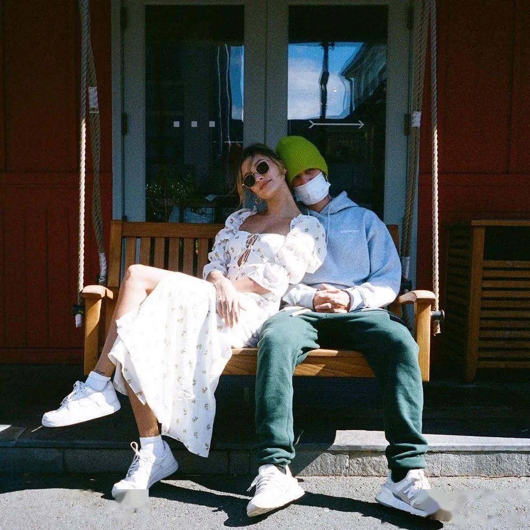 图片|比伯海莉的订婚纪念日旅行，看完真的太…酸…了 | 美妆周盘点