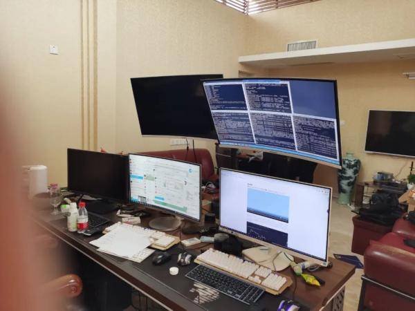 李先生|浙江95后小伙开400万迈凯伦住别墅，赚过亿资产！只靠一个聊天群?