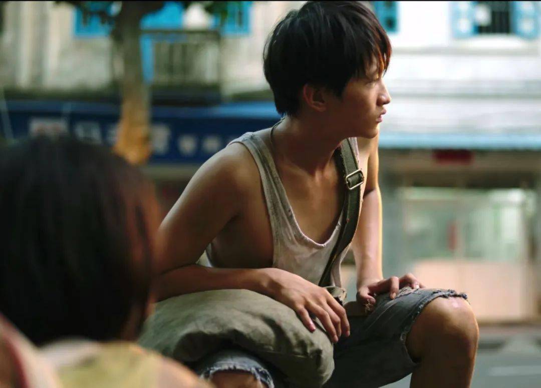 服装|深扒悬疑片服装隐喻：穿成这样能活命