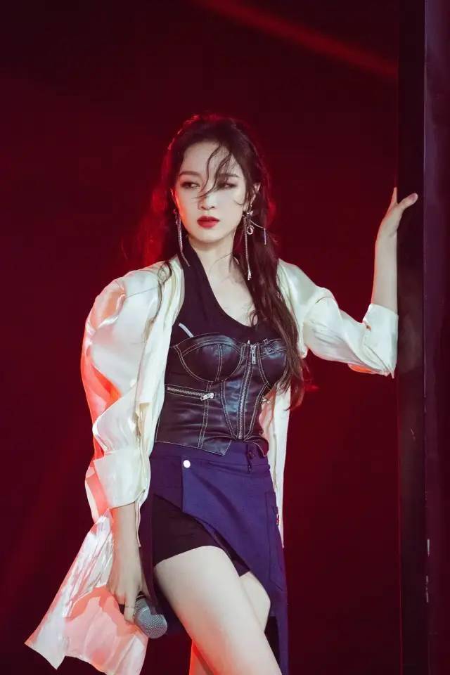 孟佳|万茜突然变油腻铁T,沈梦辰吴昕都换了头?