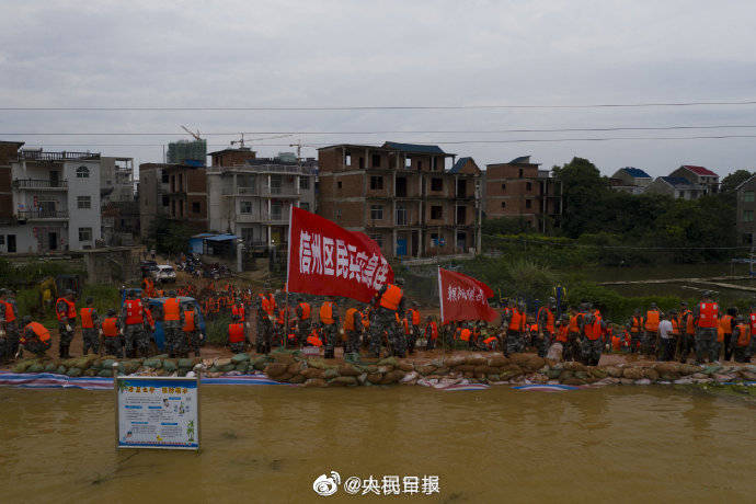 水位|鄱阳湖水位突破1998年历史极值 数千官兵全力抗洪抢险