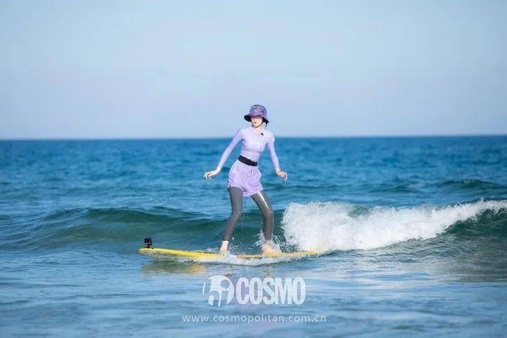 黑店|美人计 | 乔欣是如何躲过“夏日美黑店”魔咒还这么白的？