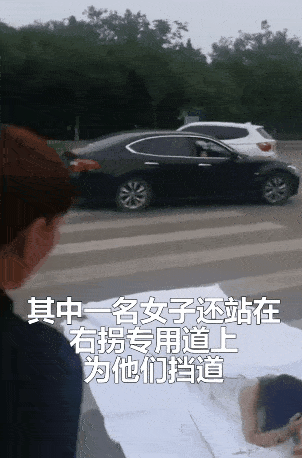 菏泽|太危险！山东一对新人裹床单躺斑马线拍婚纱照，网友炸锅