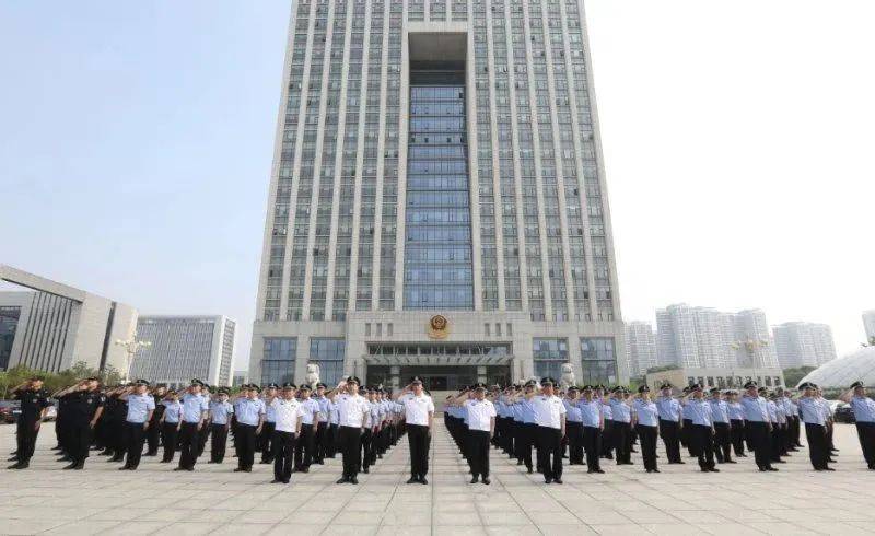 全警实战大练兵丨严警容正警姿 树形象砺精兵 烟台市公安局深入开展