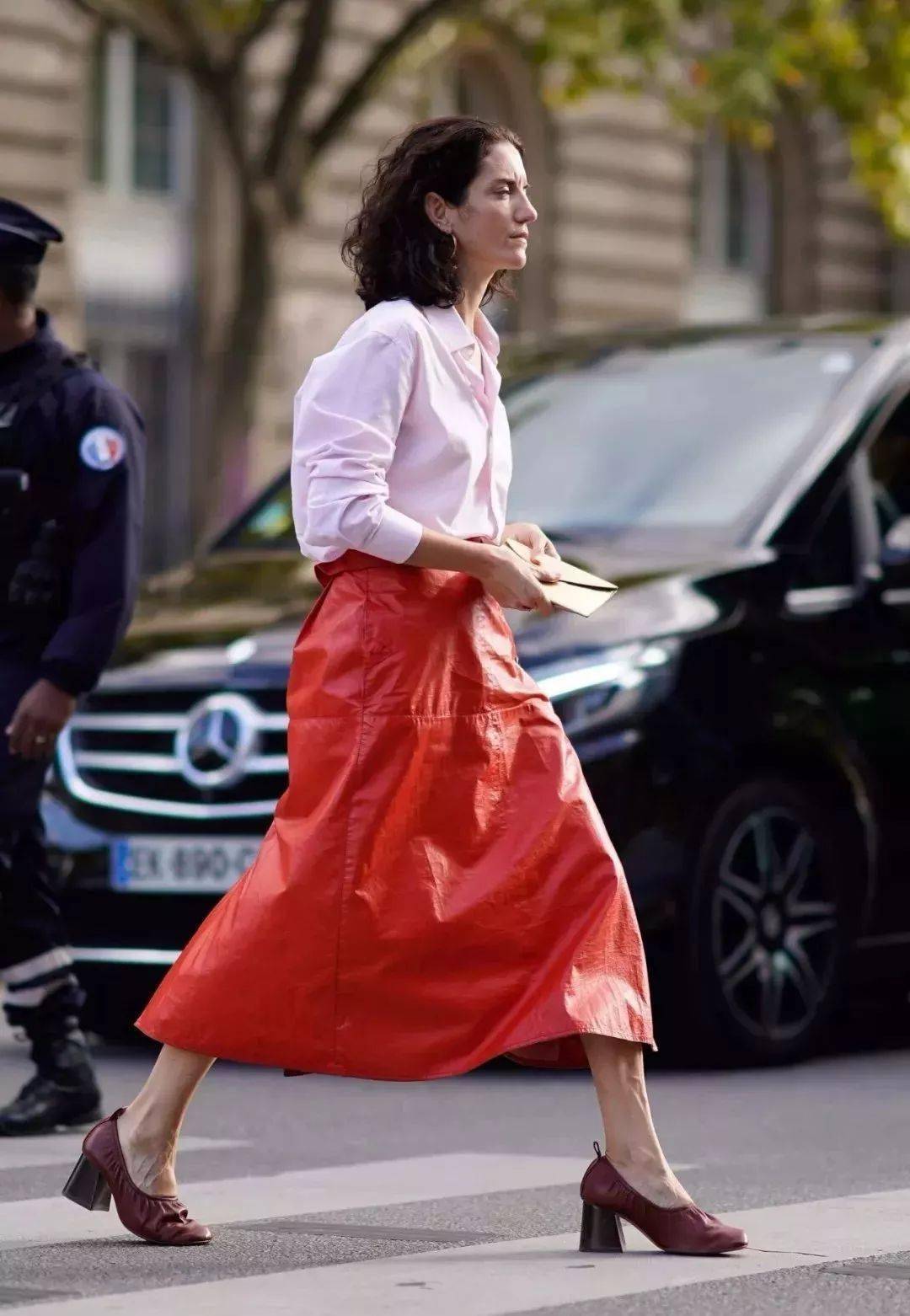 衬衫|这条裙子流行了四十多年，只因它能遮肉，每个女人都该有一条！