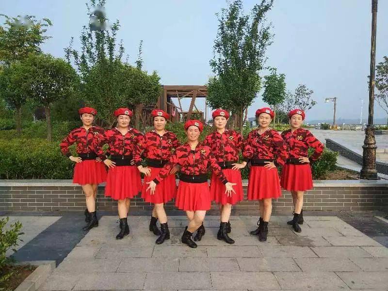 【时尚水兵舞】鑫舞慕颜广场舞队《爱拼才会赢》 《浏阳河》