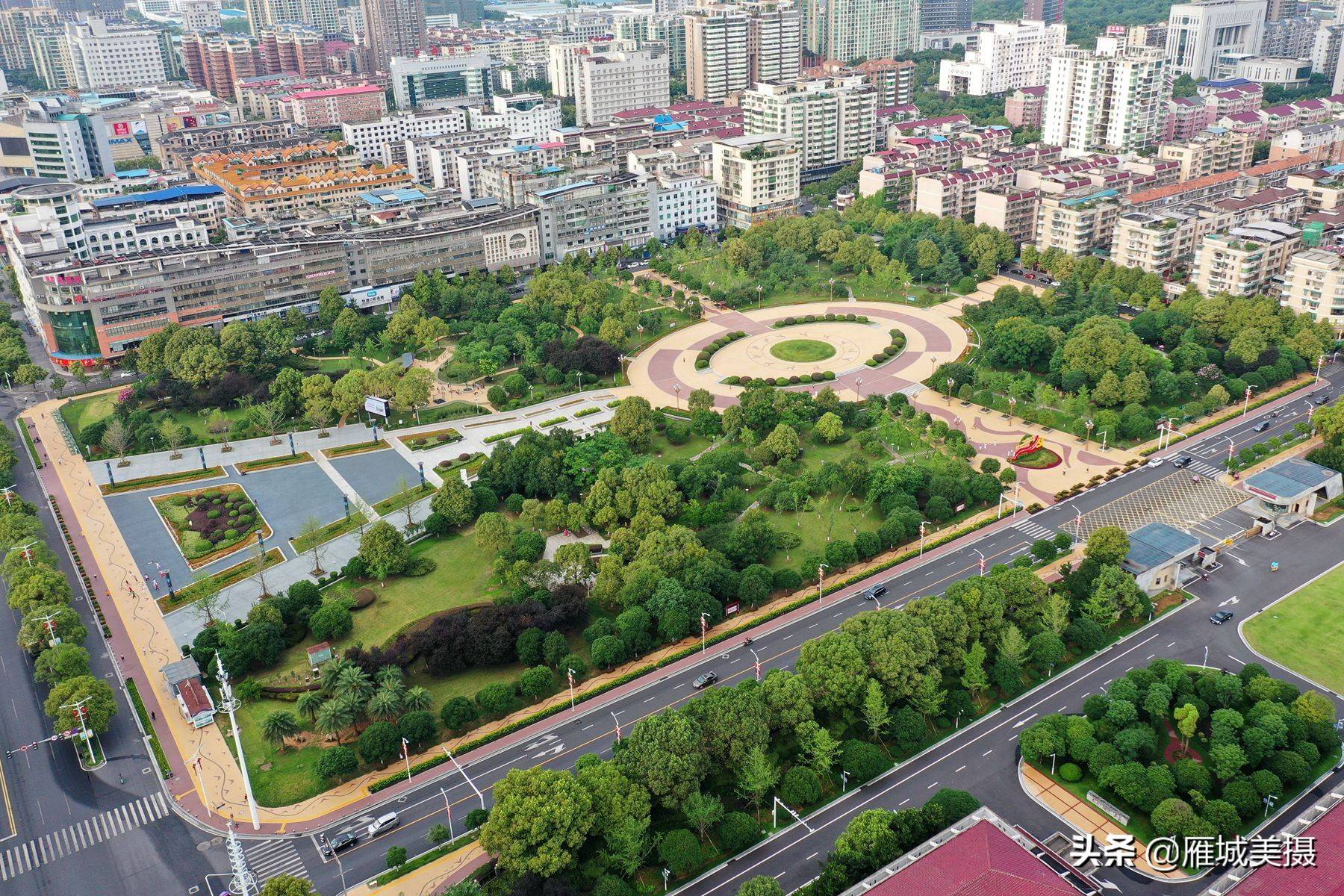 盛夏航拍衡阳市高新区醉美休闲广场,"一轴两环三走廊"