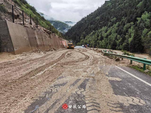 【7月13日路况】国道227线甘孜州炉霍县泥巴乡真都村山体滑坡处已抢通