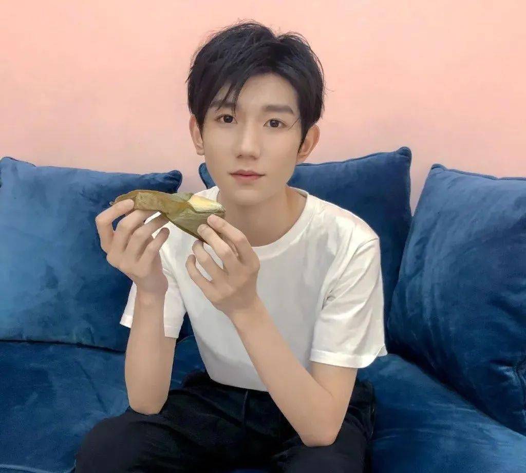 王源|王源的手臂晒成了棕色,防晒霜的量你得用这么多!