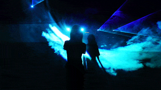 让自己置身于极光之城的梦境光影组成的璀璨星河银幕变成光怪陆离的