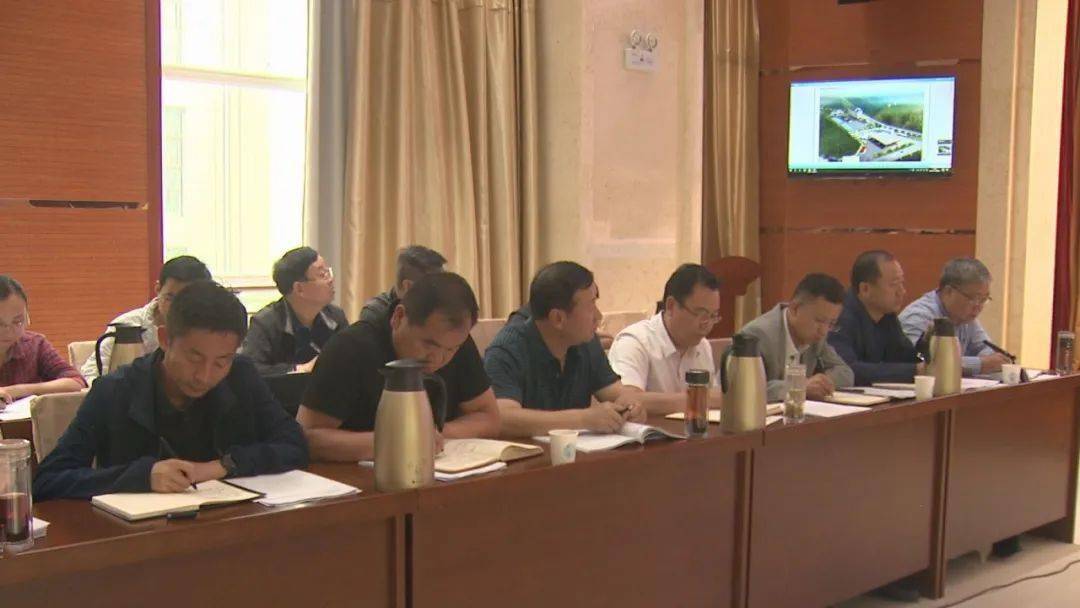 孟小金主持召开华亭市委市人大市政府市政协联席会议