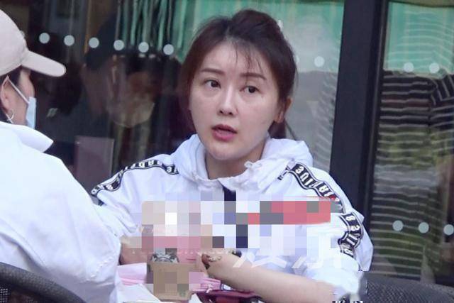 上海法院|甘薇欠5.3亿后朴素露面 出事后感慨:体会人情冷暖