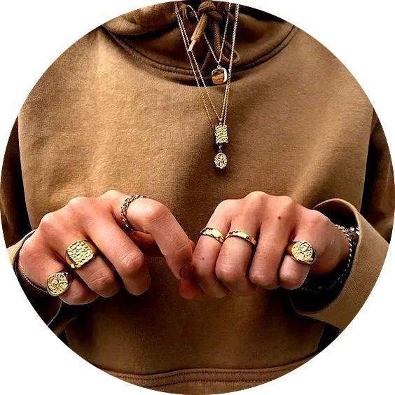 项链|也许你和万茜 泫雅 Jennie衣品的距离，只差这几件配饰的运用！