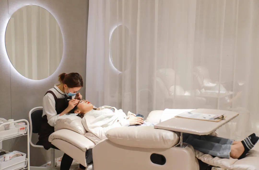 睫毛|史低2折！1小时点亮双眼！夏日清透裸感妆容，只差这一步！想不美都难！