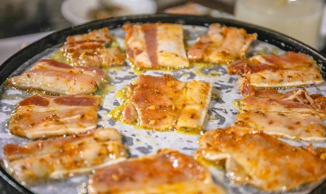 五花肉|酥嫩爆汁！【火遍长沙的“网红烤肉”】78元抢门市价235元 柒酒烤肉 3-4人餐！现切现拌