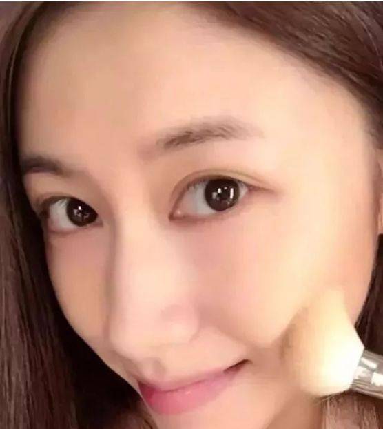 怎么画御姐风的妆 0f859d32ffc241d4b4fe34f7c79a7122.jpeg