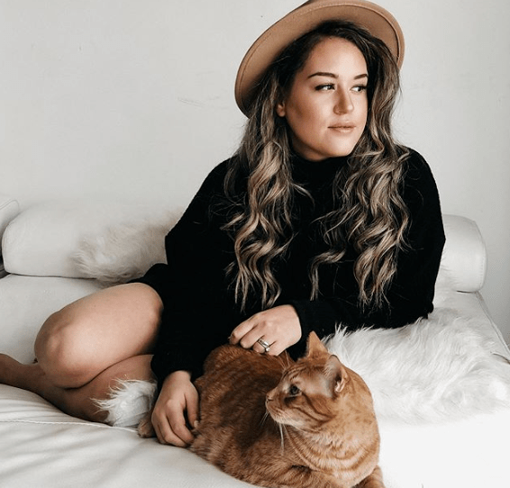 ins|换个姿势轻10斤?!ins网红pose对比照爆火,网友:不上镜的原因找到了