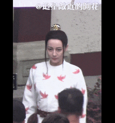 吐槽|热巴新古装造型曝光！发际线被疯狂吐槽，造型师为啥这样对美女？