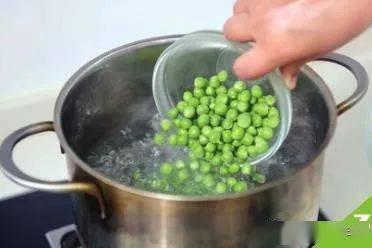 做豆瓣酱放多少盐合适 5540d20210504ba3b444526a34ff39e3.jpeg