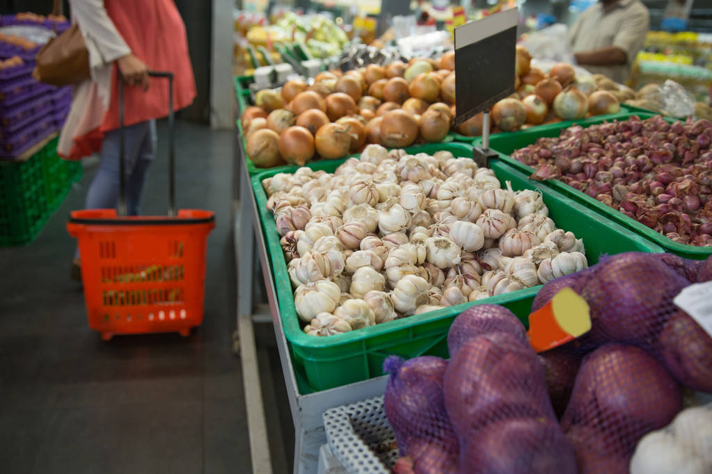 餐饮|上半年居民收入跑输CPI，餐饮、零售、建筑等行业就业压力沉重