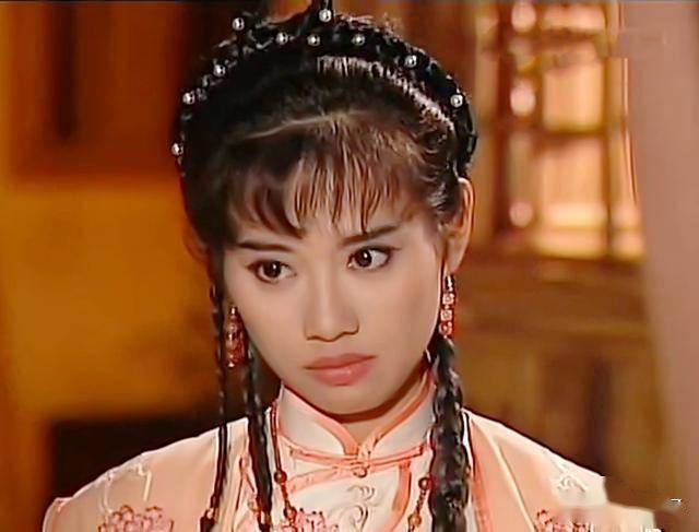 20岁的陈松伶在90年代的港剧中塑造了5个经典古装美人
