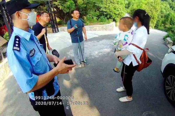 八岁男孩在济南佛慧山走失 热心警民合力找回