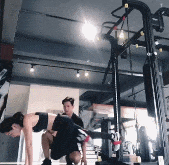 极品|靠犯规身材+绝美颜值成功“上位”！这位人间极品到底什么来头？