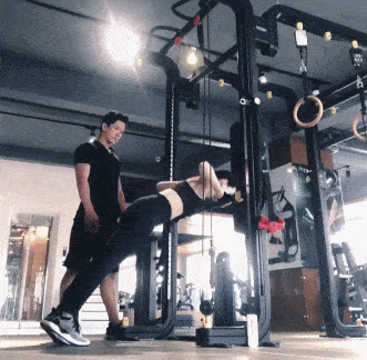 极品|靠犯规身材+绝美颜值成功“上位”！这位人间极品到底什么来头？