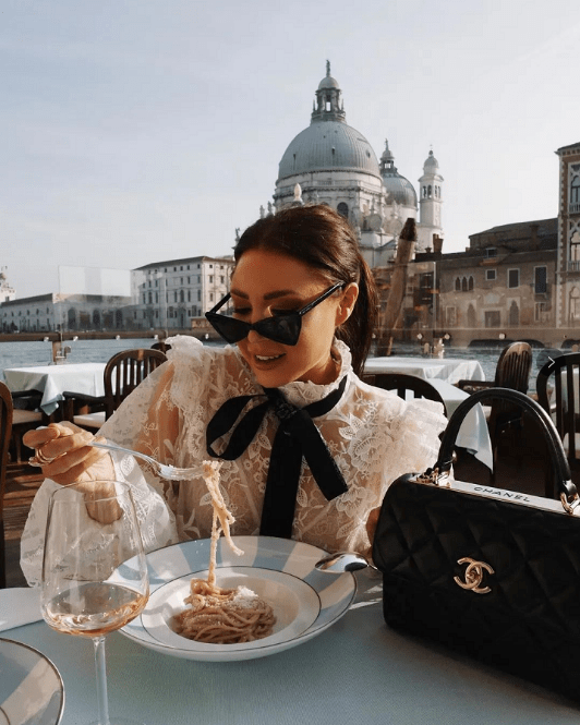 姿势|驾驭「墨镜」的正确姿势来了!这三个款式分分钟起范儿~