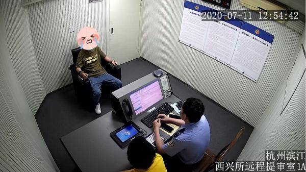 车辆|醉酒男子拉着代驾喝酒，却不是因为酒驾被抓……你懂我意思吗？