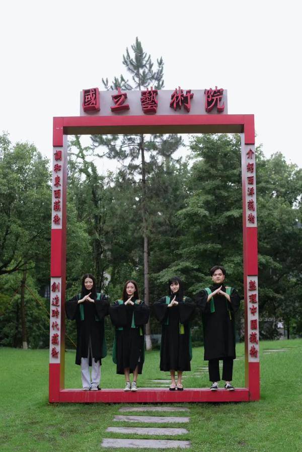 毕业|庚子年·毕业季，最美的青春在这里！快来下载你们的毕业合影