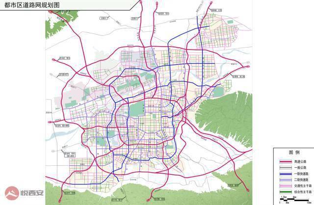 没有或极少平面交叉口,与其他高速路,铁路或其他大型交通线等必须