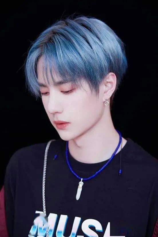 发型|王一博又解锁了新妆发？我宣布男明星在美容方面比女生还用力！