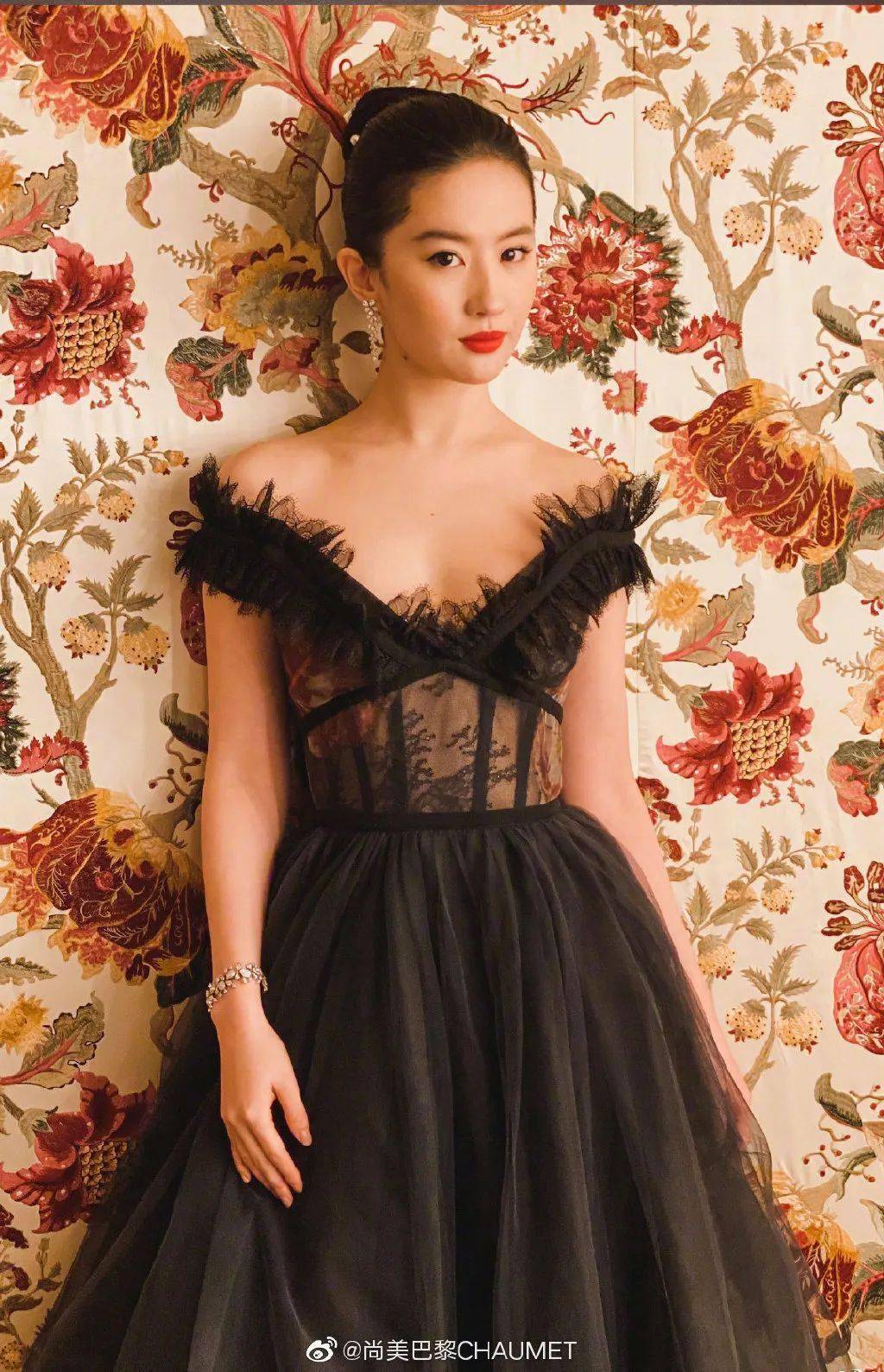 phine|“风雅于型，自在于心”，Chaumet 用珠宝诠释浪漫