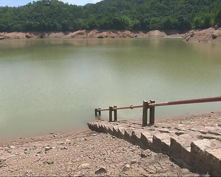 与去年同期降雨量975毫米减少56%;世德堂水库累计降雨量387毫米,与