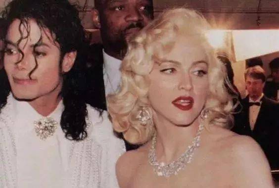 鲜肉|“少女脸”奶奶惊艳全球,61岁又泡到28岁鲜肉,网友:好狠,这女的!