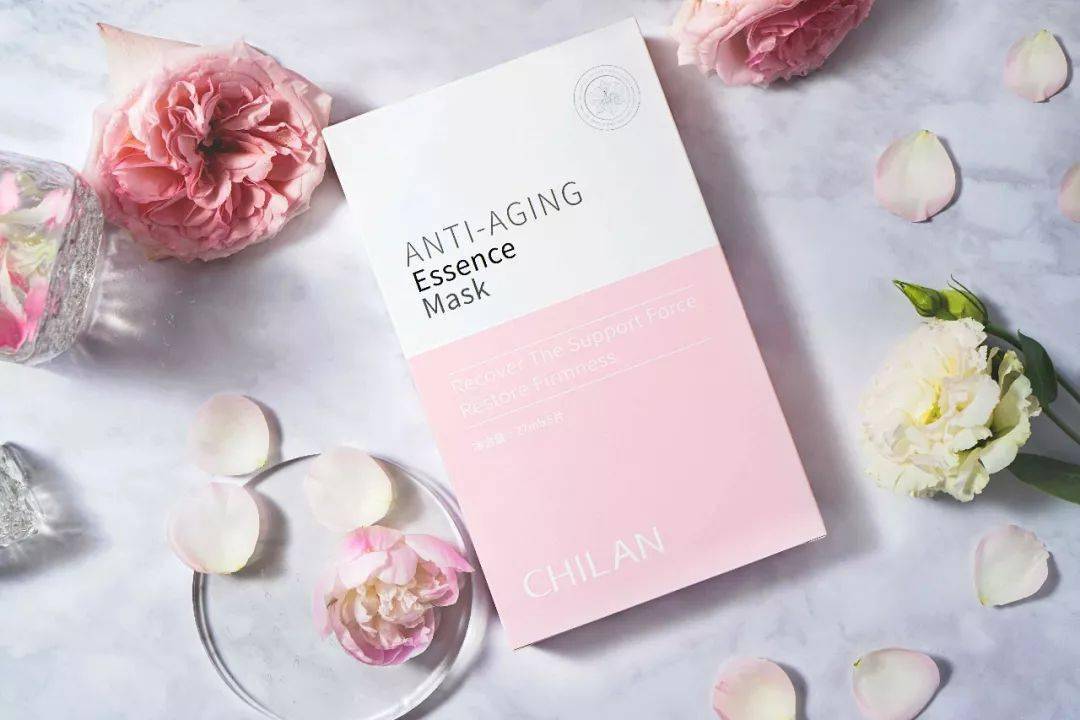 鲜肉|“少女脸”奶奶惊艳全球,61岁又泡到28岁鲜肉,网友:好狠,这女的!