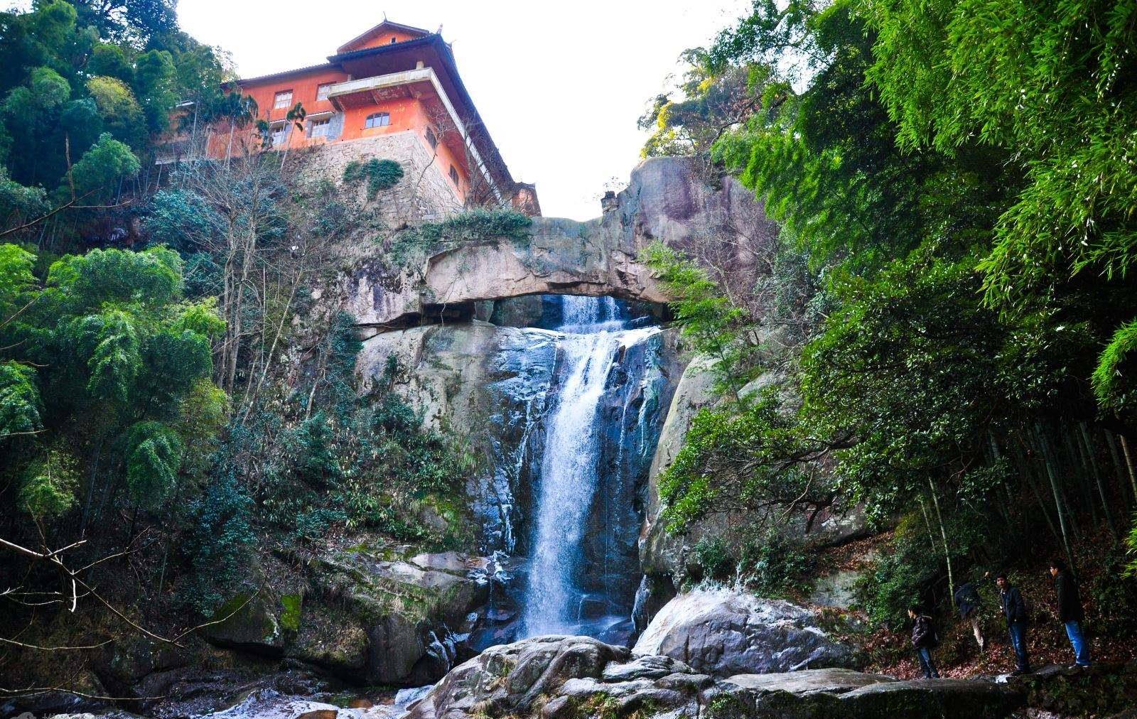 浙江最具代表性的景点,徐霞客也曾在游记中提及,就在天台山景区