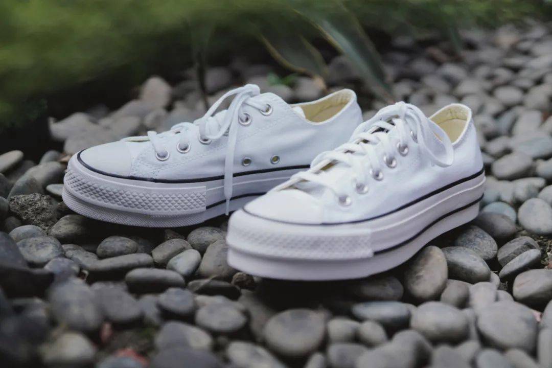 球鞋|#DEAL分享#【 这才是「小白鞋」的正确打开方式! 】