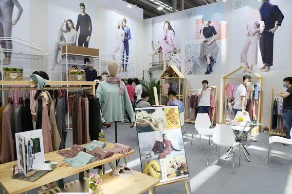 服饰|名企|四大品牌、六大系列产品，青岛浩尔服饰第三次参加SIUF！