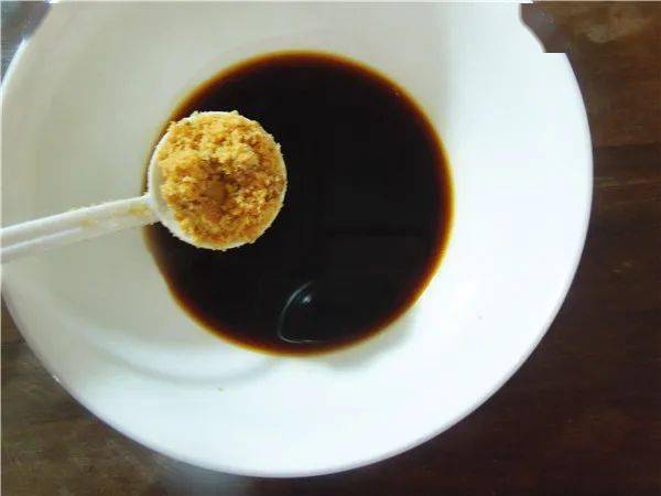涼菜中的顏值擔當就是它了，一口吃下三種蛋，不需要醬汁都鮮香 熱愛美食 第5张