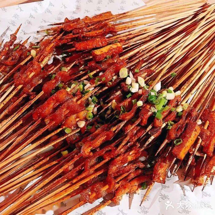 宜宾|特色五花肉+多种荤素烤串+凉拌毛豆+汤包+红糖冰粉~宜宾烤串品牌，正宗川味~【大版烤五花】仅58元享2-3人餐