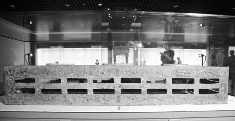 西周|西周夔纹铜禁：从电解铜厂捡回拼成的国宝