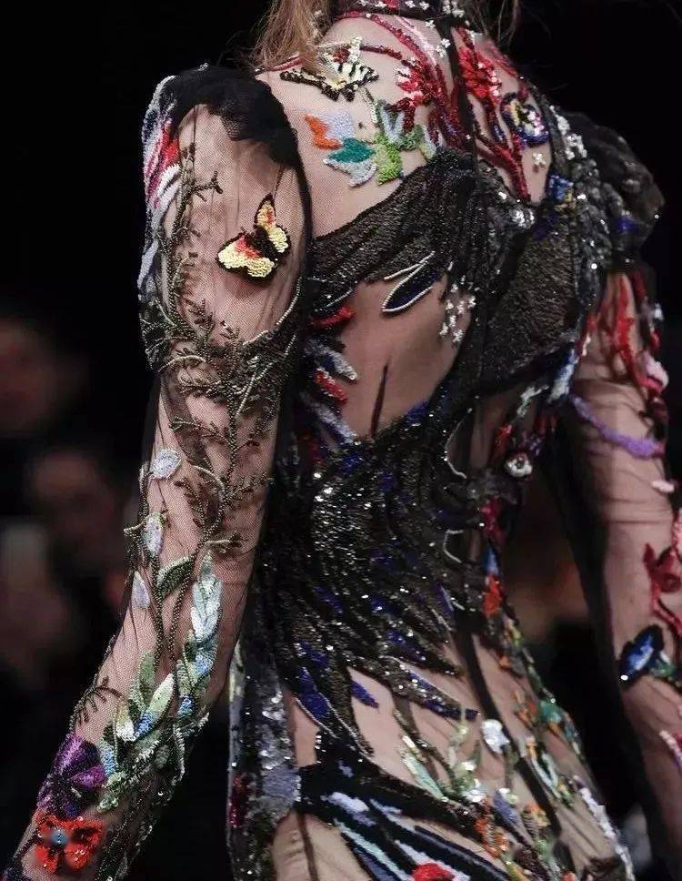 服装|时装秀场上美到窒息的"背影杀杀杀杀手"?神仙设计师俘获芳心的秘诀就是不放过任何一个细节!